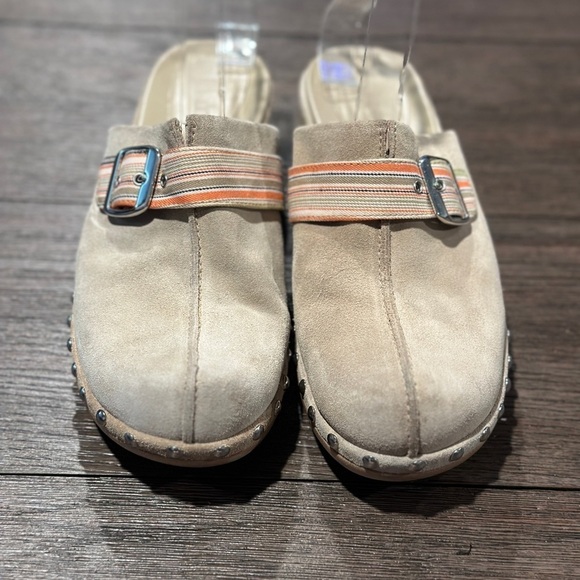 ECCO Studded Slide Clogs Womens Size 8 (EU 39) Suede Leather 2-1/2" Heel Mule - Picture 2 of 5